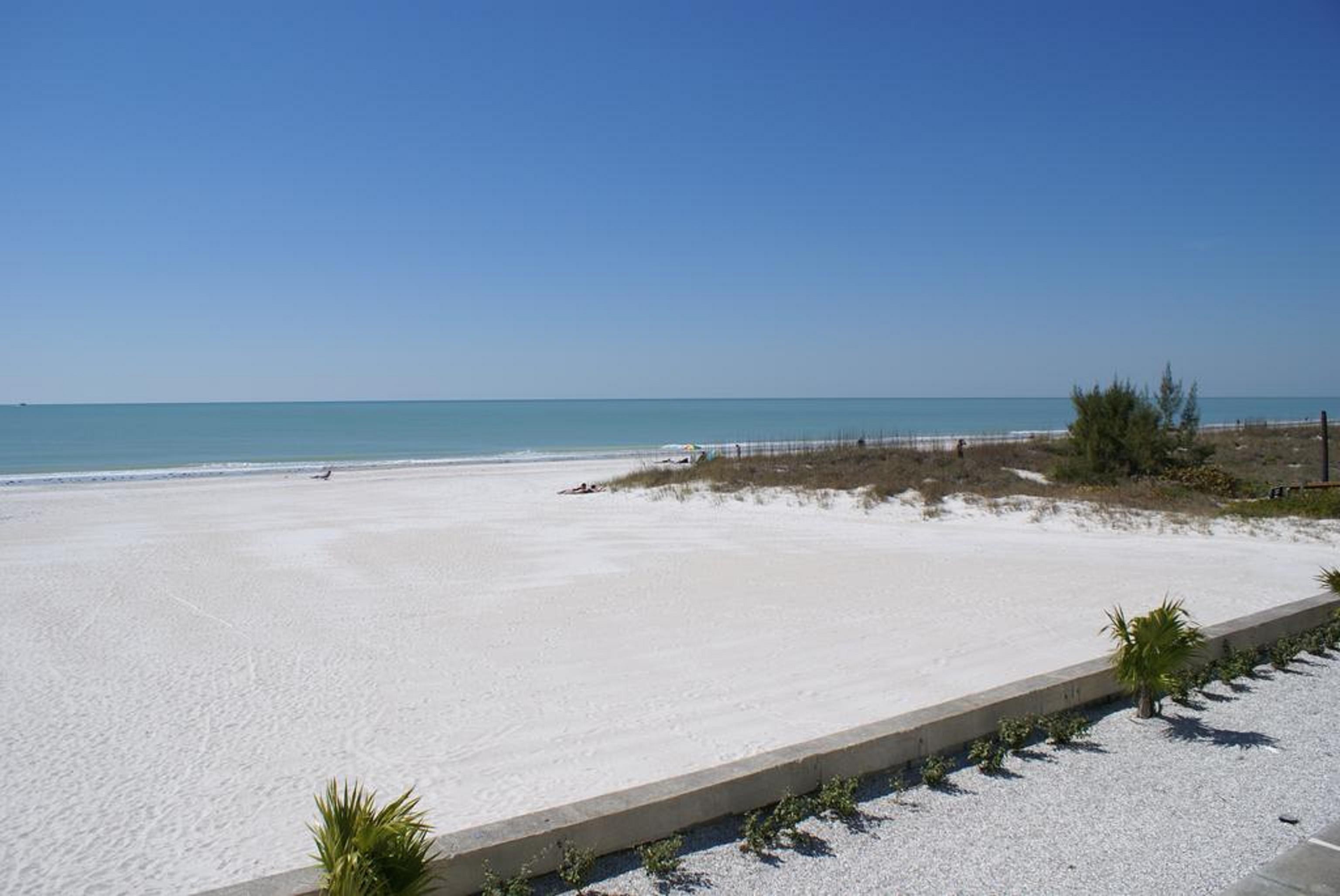 Barefoot Beach Club St. Pete Beach Exterior photo