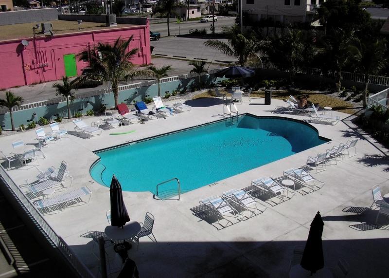 Barefoot Beach Club St. Pete Beach Exterior photo