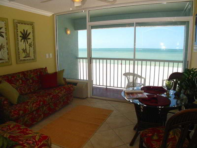 Barefoot Beach Club St. Pete Beach Exterior photo