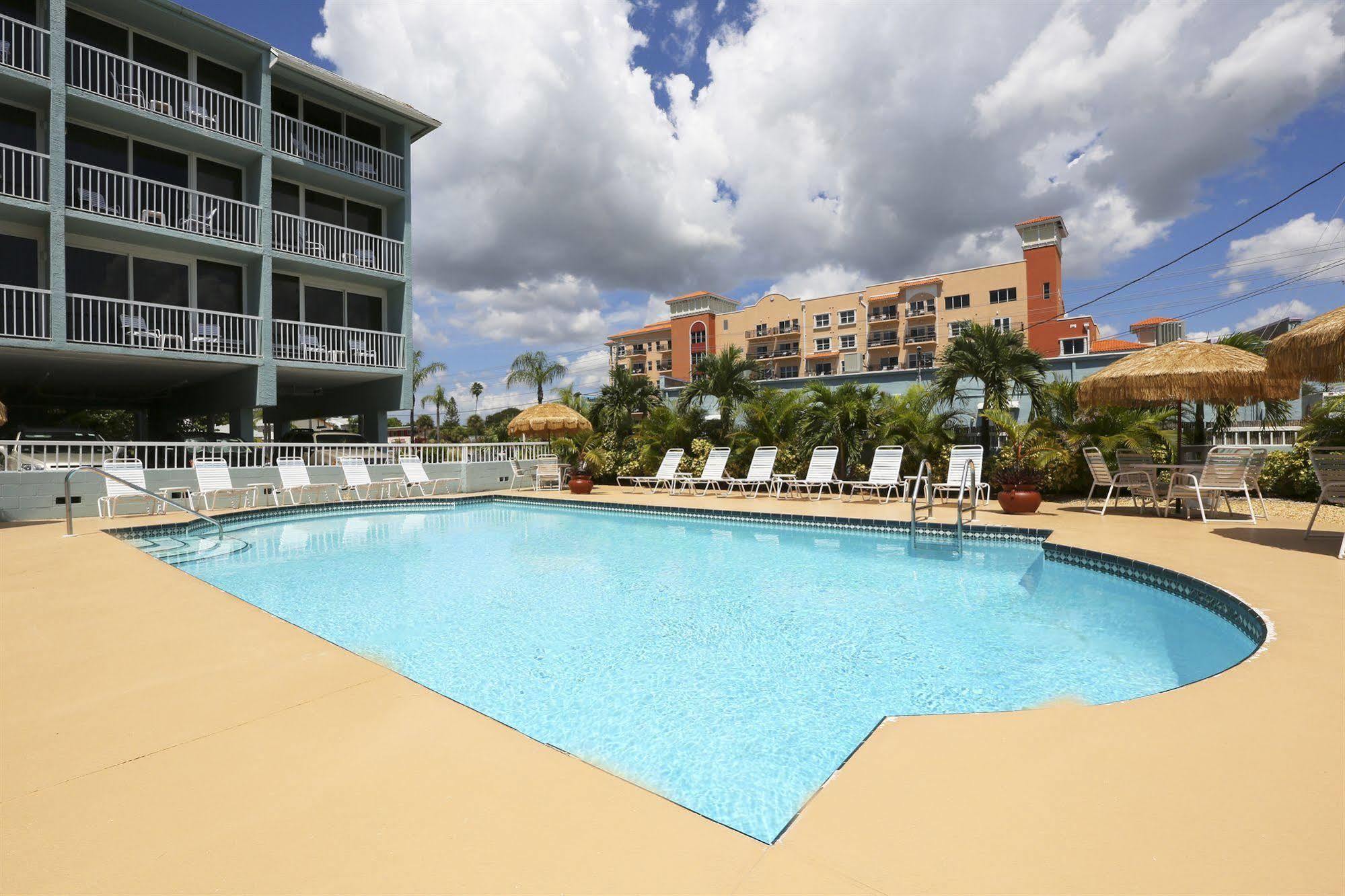 Barefoot Beach Club St. Pete Beach Exterior photo