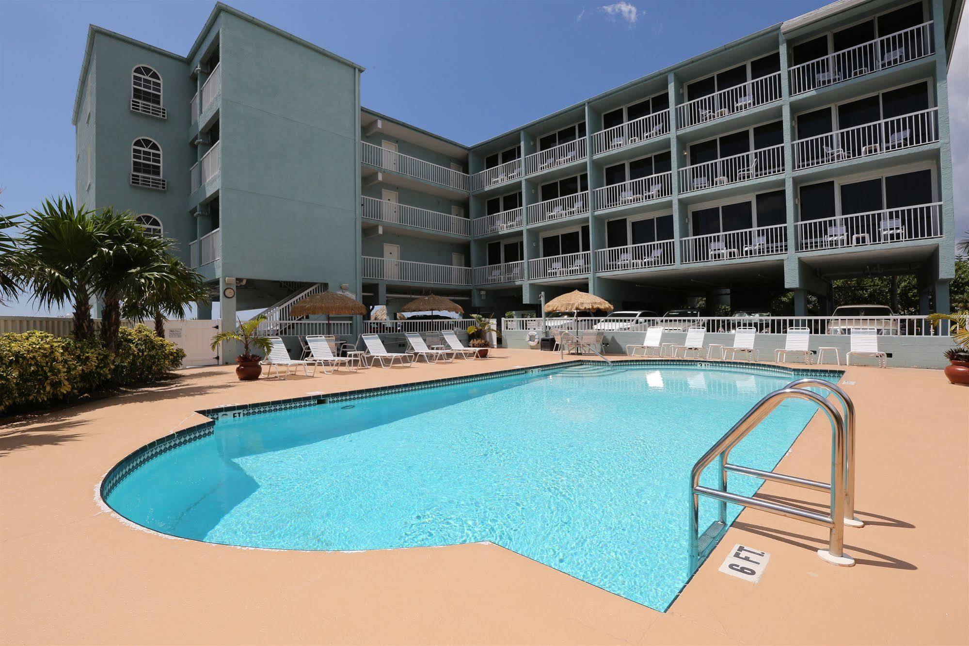 Barefoot Beach Club St. Pete Beach Exterior photo