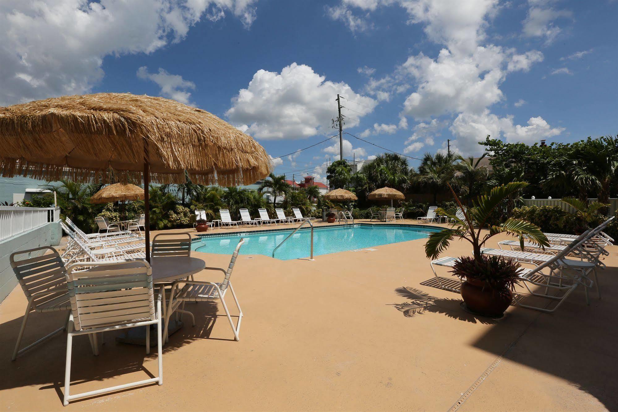 Barefoot Beach Club St. Pete Beach Exterior photo