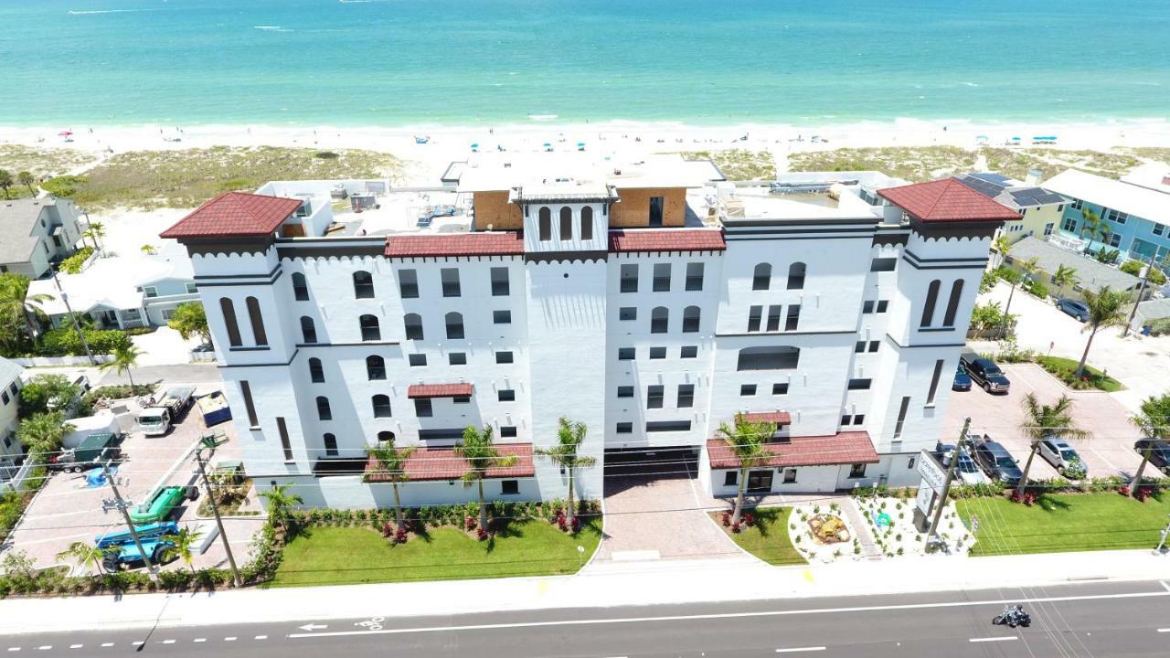 Barefoot Beach Club St. Pete Beach Exterior photo